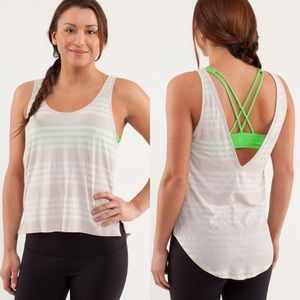 Lululemon burn it out tank in ocean stripe dune/dune size 2